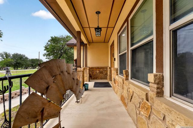 160 County Road 6874, Natalia, TX 78059
