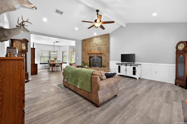 160 County Road 6874, Natalia, TX 78059
