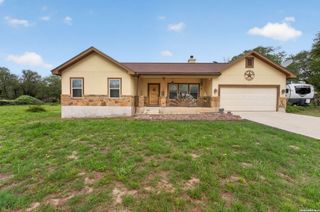 160 County Road 6874, Natalia, TX 78059