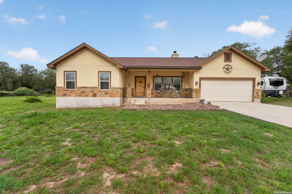 160 County Road 6874, Natalia, TX 78059