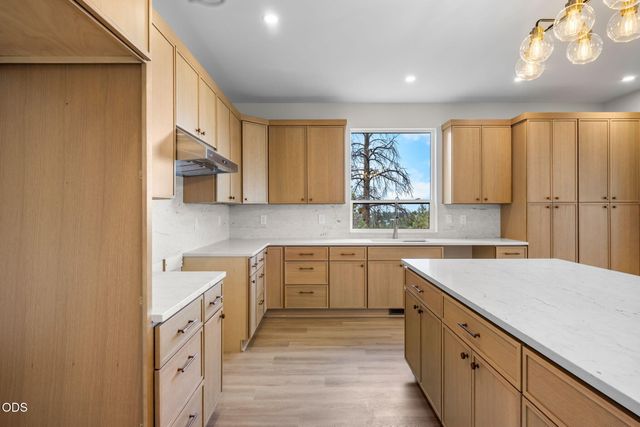 3335 NW Fairway Heights Drive, Bend, OR 97703
