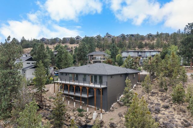 3335 NW Fairway Heights Drive, Bend, OR 97703