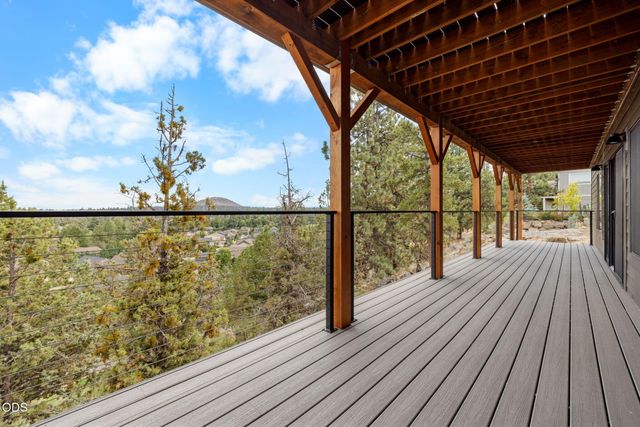 3335 NW Fairway Heights Drive, Bend, OR 97703