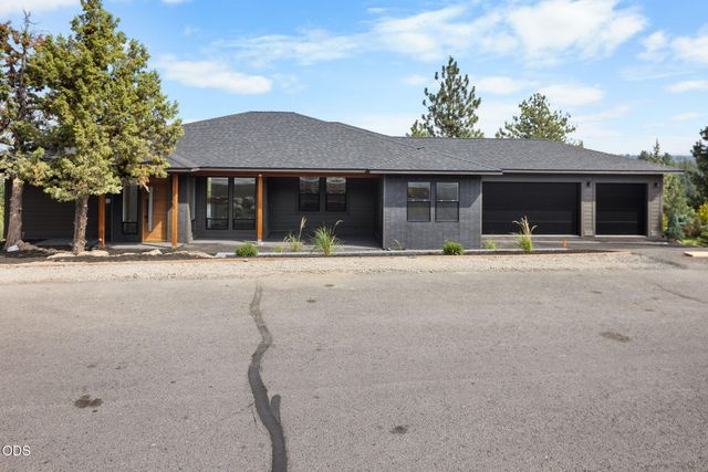 3335 NW Fairway Heights Drive, Bend, OR 97703