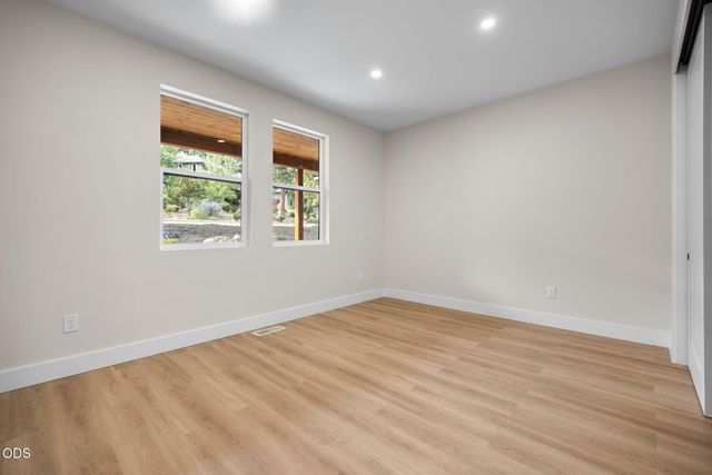 3335 NW Fairway Heights Drive, Bend, OR 97703
