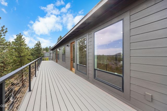 3335 NW Fairway Heights Drive, Bend, OR 97703