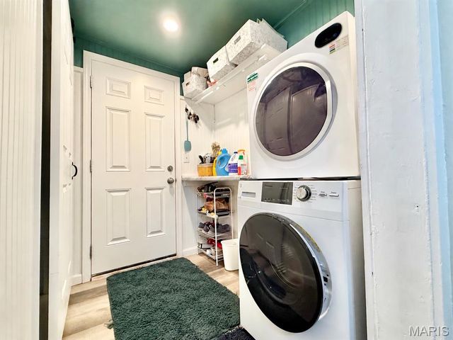 147 E Alton Avenue, East Alton, IL 62024