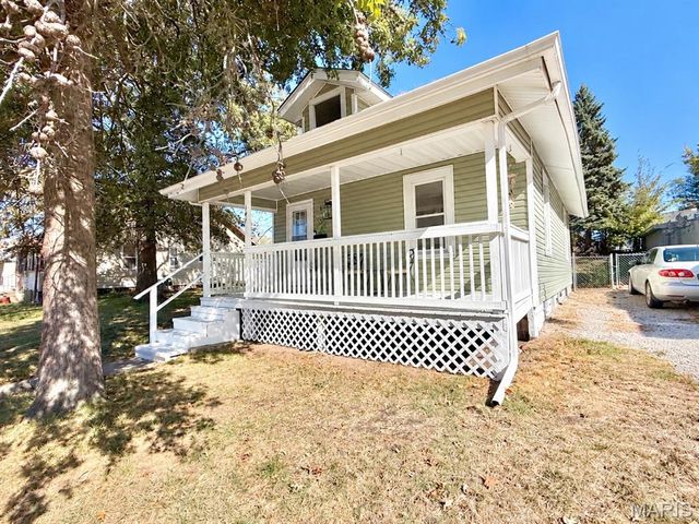 147 E Alton Avenue, East Alton, IL 62024