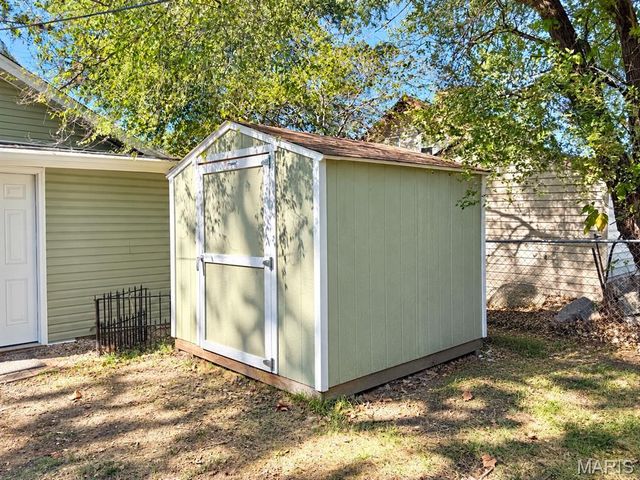 147 E Alton Avenue, East Alton, IL 62024