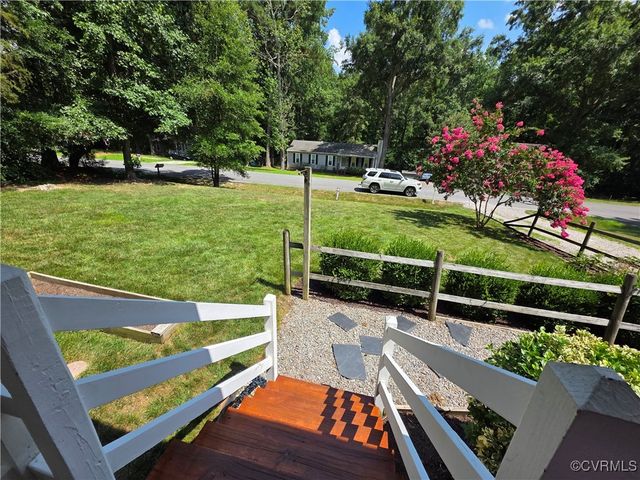 11220 Sunfield Dr, Midlothian, VA 23112