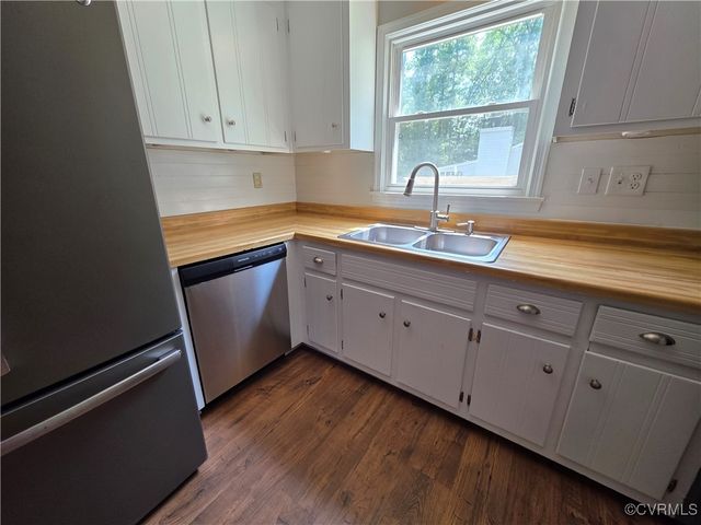 11220 Sunfield Dr, Midlothian, VA 23112