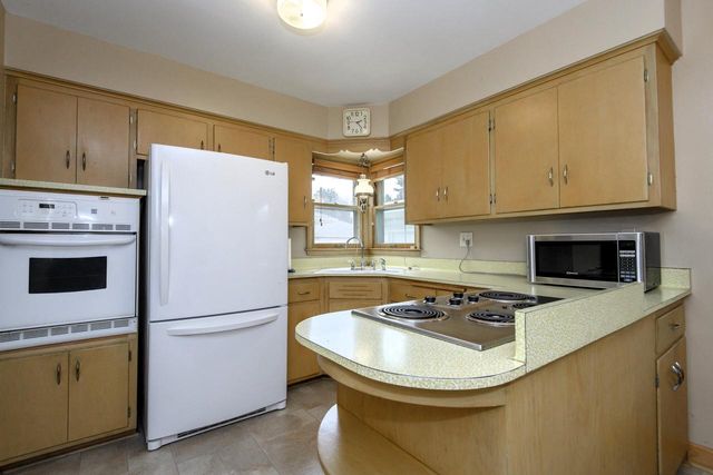 7429 W Ohio AVENUE, Milwaukee, WI 53219