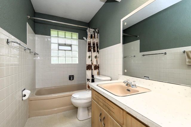 7429 W Ohio AVENUE, Milwaukee, WI 53219