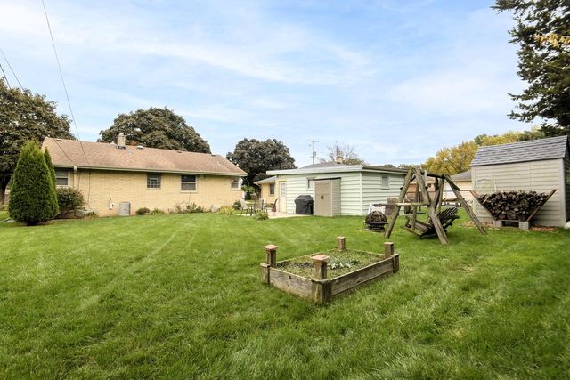 7429 W Ohio AVENUE, Milwaukee, WI 53219