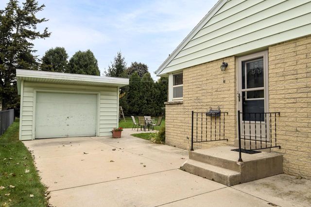 7429 W Ohio AVENUE, Milwaukee, WI 53219