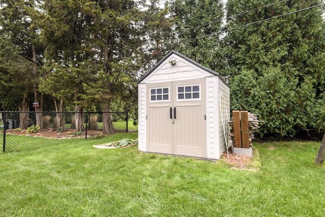 7429 W Ohio AVENUE, Milwaukee, WI 53219