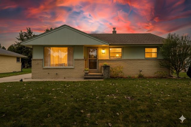 7429 W Ohio AVENUE, Milwaukee, WI 53219