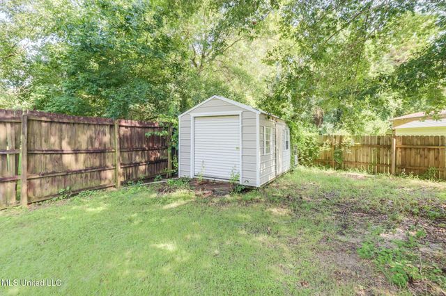 6909 N Rue Mornay, Biloxi, MS 39532