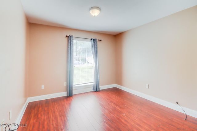6909 N Rue Mornay, Biloxi, MS 39532