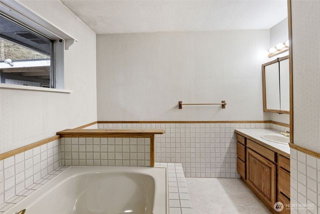 1723 Shorewood Drive, Bremerton, WA 98312