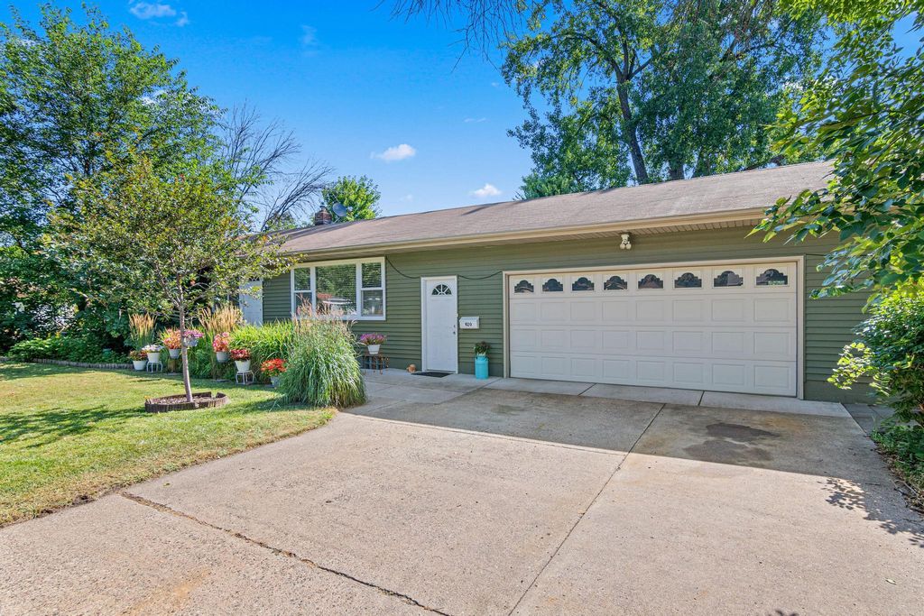 920 Westwood Lane, Anoka, MN 55303