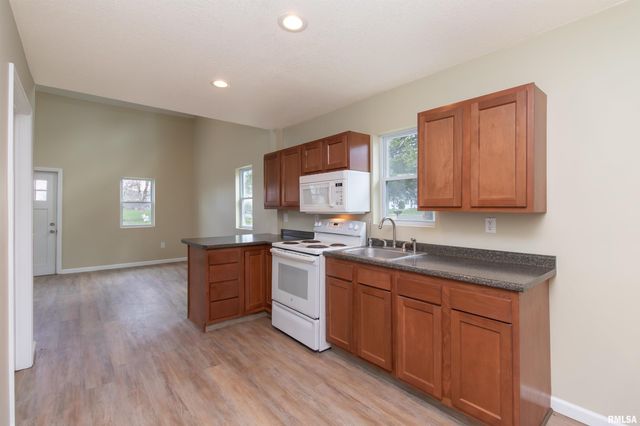 9720 W KNOX Street, Edwards, IL 61528