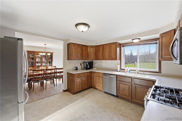7033 Derby Road, Evans, NY 14047