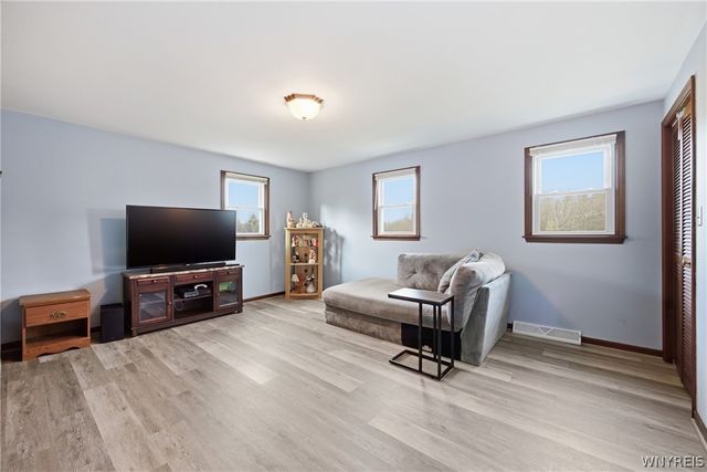 7033 Derby Road, Evans, NY 14047