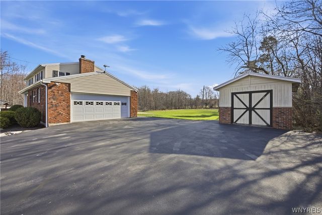 7033 Derby Road, Evans, NY 14047