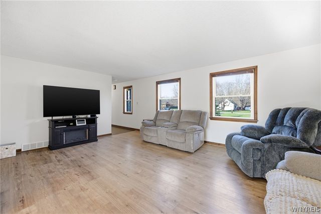 7033 Derby Road, Evans, NY 14047