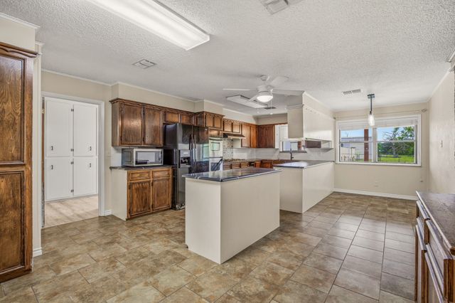 621 County Road 484, Stephenville, TX 76401