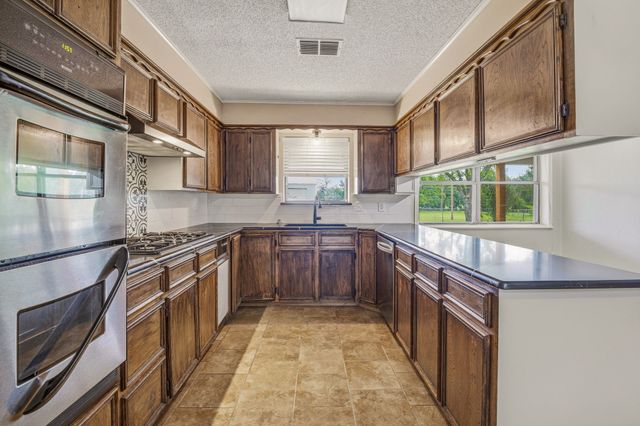 621 County Road 484, Stephenville, TX 76401