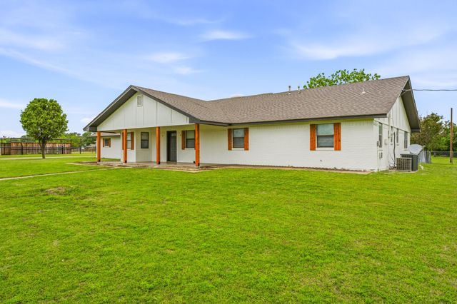 621 County Road 484, Stephenville, TX 76401
