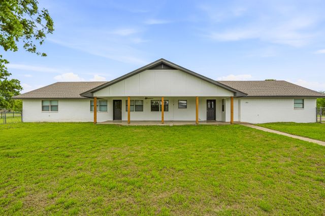 621 County Road 484, Stephenville, TX 76401