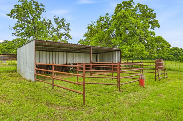 621 County Road 484, Stephenville, TX 76401
