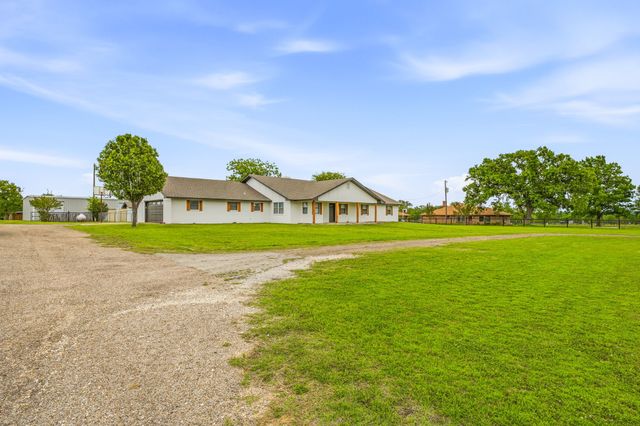621 County Road 484, Stephenville, TX 76401