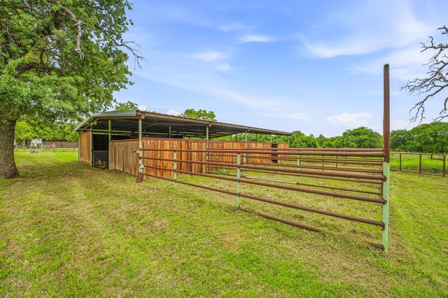 621 County Road 484, Stephenville, TX 76401