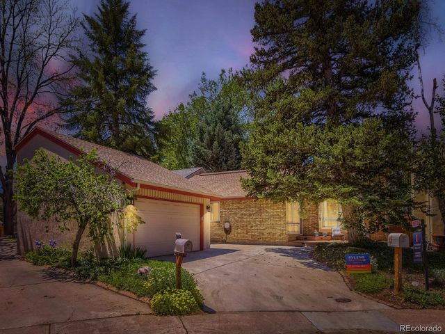 2884 S Oakland Cir, Aurora, CO 80014
