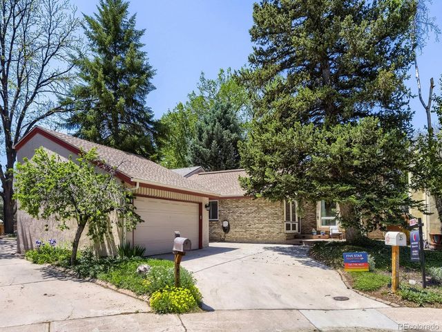2884 S Oakland Cir, Aurora, CO 80014