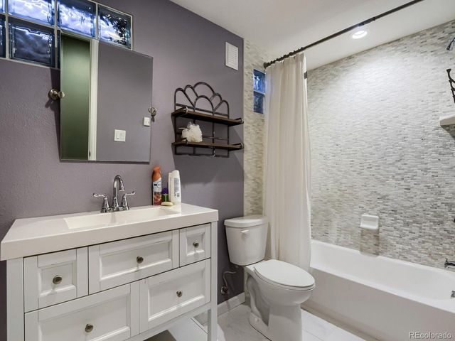 2884 S Oakland Cir, Aurora, CO 80014