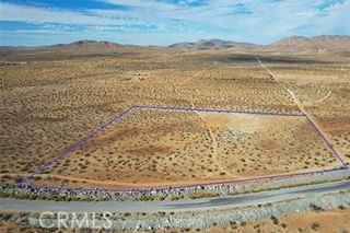 32 Quarry Road, Apple Valley, CA 92307