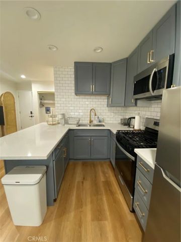 827 S Manhattan 205, Los Angeles, CA 90005