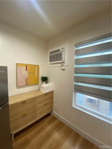 827 S Manhattan 205, Los Angeles, CA 90005