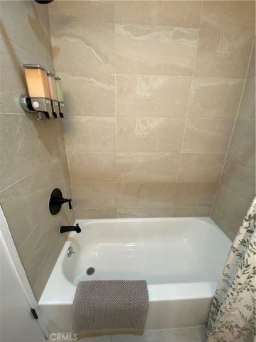 827 S Manhattan 205, Los Angeles, CA 90005