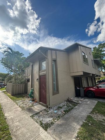 5830 NW 21ST Street 40-E, Lauderhill, FL 33313