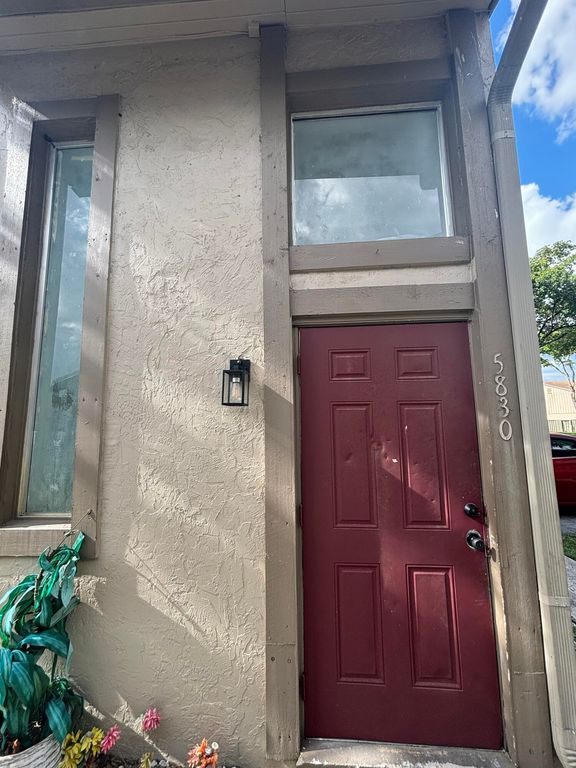 5830 NW 21ST Street 40-E, Lauderhill, FL 33313