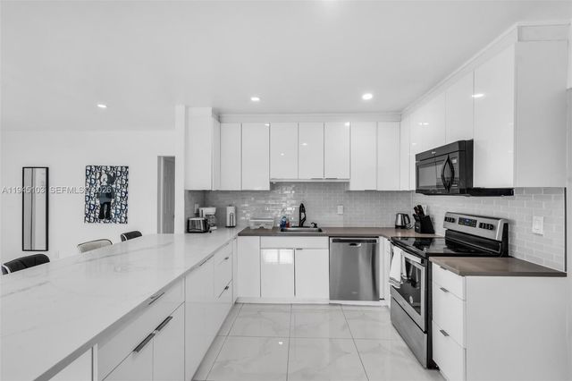 2721 Harding St, Hollywood, FL 33020