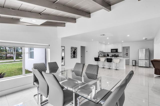 2721 Harding St, Hollywood, FL 33020