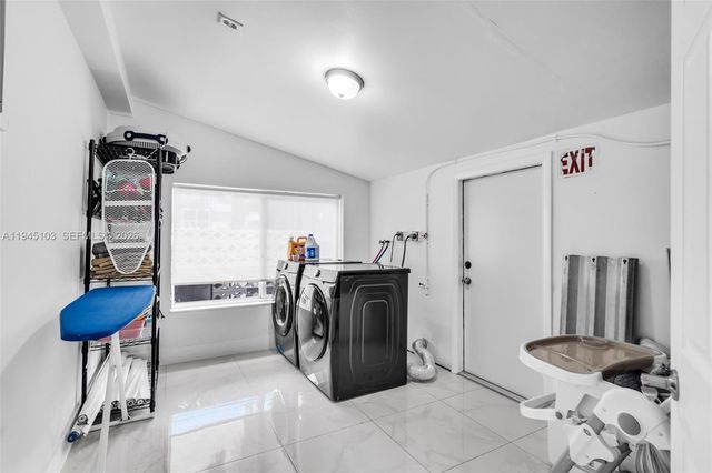 2721 Harding St, Hollywood, FL 33020