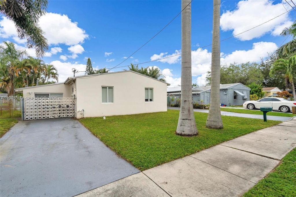 2721 Harding St, Hollywood, FL 33020